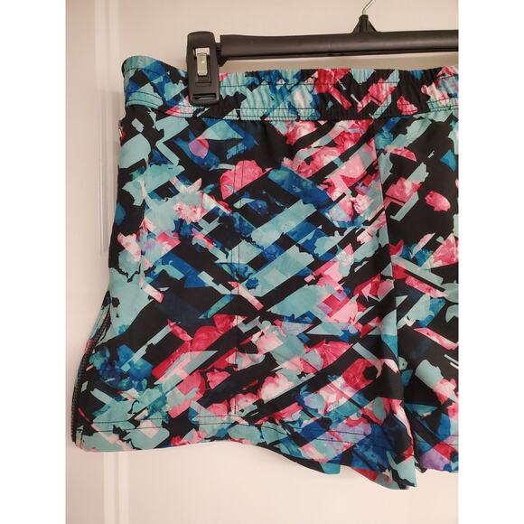 Women's Fabletics "Eloise" Floral Athletic Shorts with Zip Pockets | Size Large - Picture 3 of 8